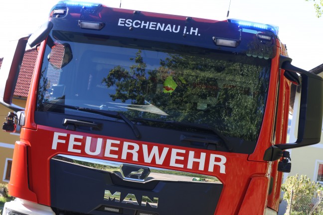 Personenrettung: Schwere Kollision zwischen Traktor und Auto in Eschenau im Hausruckkreis