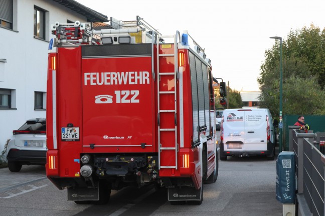 Revisionst�rchen offen: Feuerwehr bei gemeldetem Gasgeruch in Wels-Pernau im Einsatz