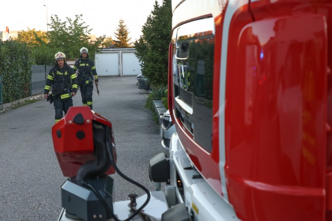 Revisionst�rchen offen: Feuerwehr bei gemeldetem Gasgeruch in Wels-Pernau im Einsatz