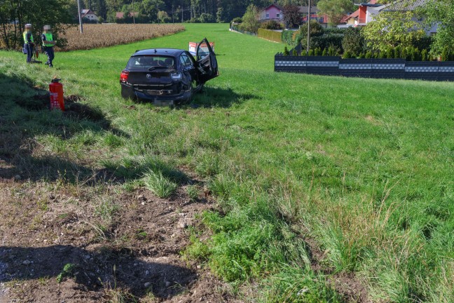 Drei Verletzte bei schwerem Crash zwischen zwei PKW auf Gmundener Stra�e in Laakirchen