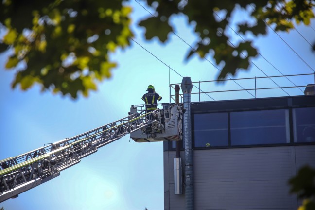 Zwei Feuerwehren nach Brand in der L�ftungsanlage eines Unternehmens in Marchtrenk im Einsatz