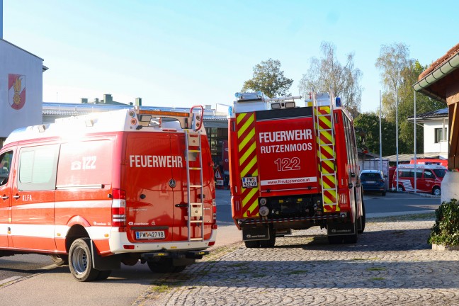 Auffahrunfall zwischen drei PKW auf Salzkammergutstra�e bei Regau l�ste gr��eren Einsatz aus