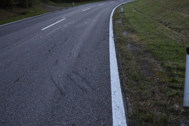 T�dlicher Verkehrsunfall: Motorradfahrer (91) auf Pyhrnpass Stra�e bei St. Pankraz schwer gest�rzt