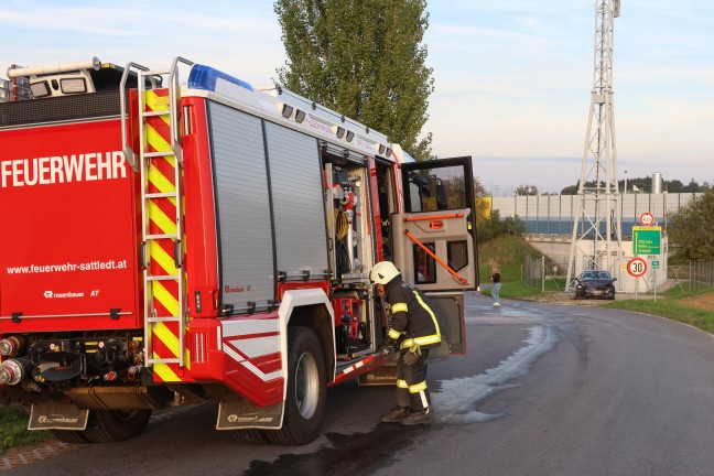Aufr�umarbeiten durch Feuerwehr: Kreuzungscrash zwischen zwei PKW in Sattledt endet glimpflich