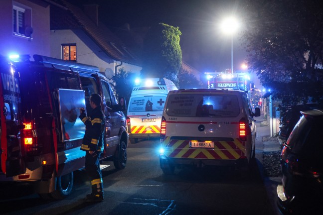 Dramatische Rettungsaktion bei n�chtlichem Zimmerbrand in einem Wohngeb�ude in Pasching