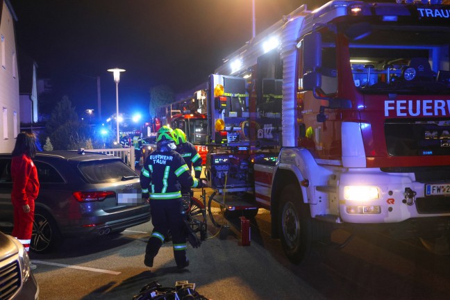 Dramatische Rettungsaktion bei n�chtlichem Zimmerbrand in einem Wohngeb�ude in Pasching
