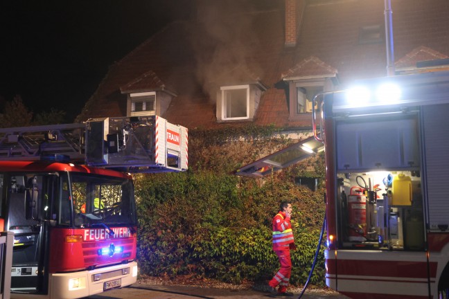 Dramatische Rettungsaktion bei n�chtlichem Zimmerbrand in einem Wohngeb�ude in Pasching