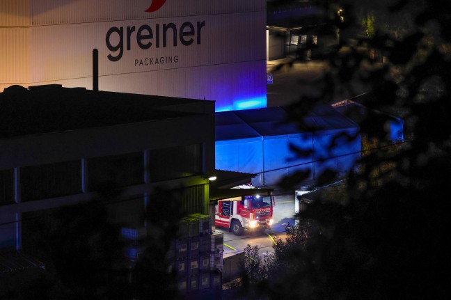Drei Feuerwehren bei Brand bei einem Industriebetrieb in Kremsm�nster im Einsatz