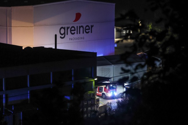 Drei Feuerwehren bei Brand bei einem Industriebetrieb in Kremsm�nster im Einsatz