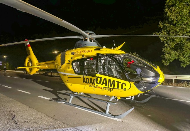 Motorrad gegen PKW: Drei teils Schwerverletzte bei Crash in Braunau am Inn