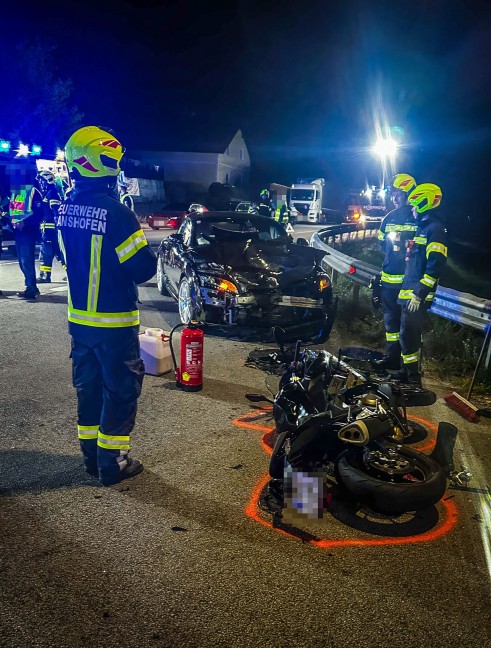 Motorrad gegen PKW: Drei teils Schwerverletzte bei Crash in Braunau am Inn