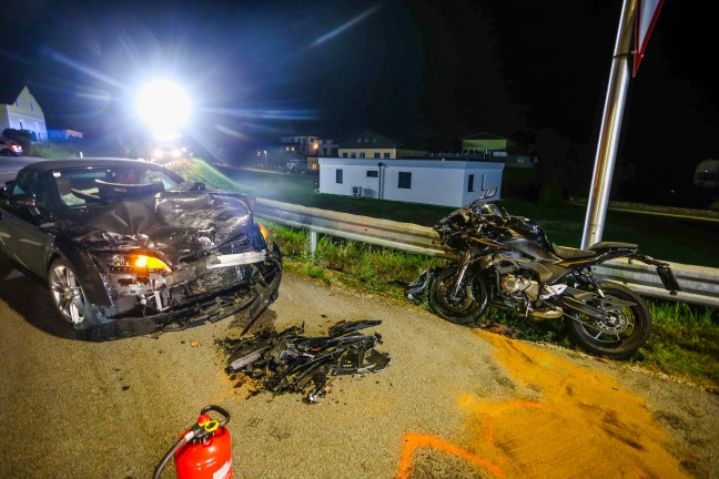 Motorrad gegen PKW: Drei teils Schwerverletzte bei Crash in Braunau am Inn