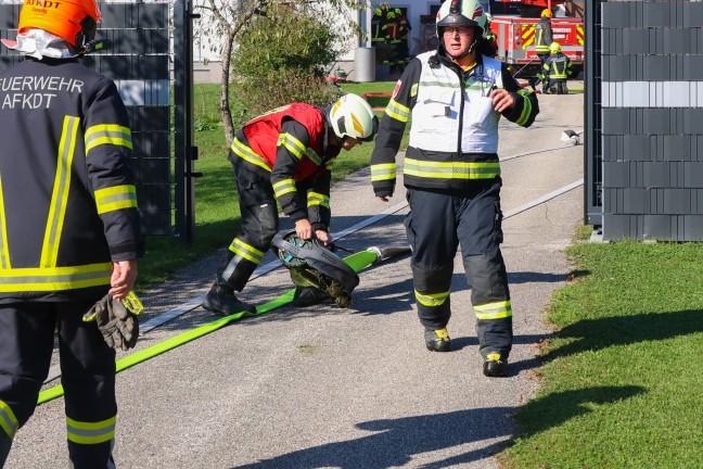 Dachstuhlbrand: Neun Feuerwehren verhindern Gro�brand auf Bauernhof in Scharten