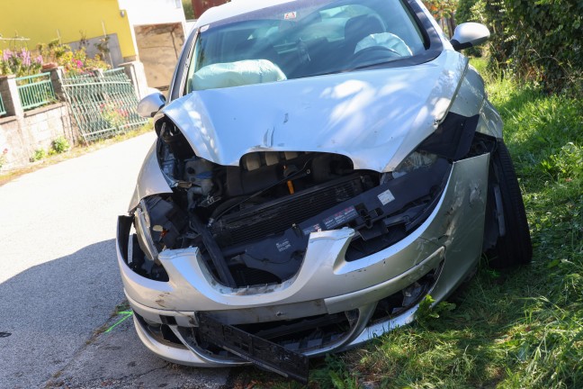 Autolenkerin bei Kreuzungscrash zwischen zwei Fahrzeugen in Leonding verletzt