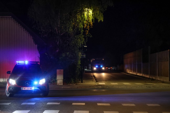 Personenrettung: Eingeklemmtes Kind in einer Wohnung in Wels-Pernau aus N�hmaschine befreit