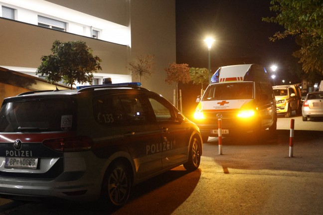 Personenrettung: Eingeklemmtes Kind in einer Wohnung in Wels-Pernau aus N�hmaschine befreit