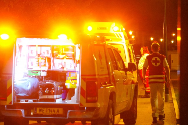 Personenrettung: Eingeklemmtes Kind in einer Wohnung in Wels-Pernau aus N�hmaschine befreit