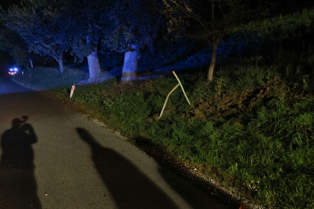 Auto �berschlagen: PKW bei schwerem Unfall nahe Aichkirchen durch drei Gemeindegebiete geschleudert