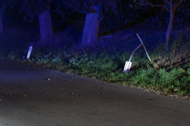 Auto �berschlagen: PKW bei schwerem Unfall nahe Aichkirchen durch drei Gemeindegebiete geschleudert
