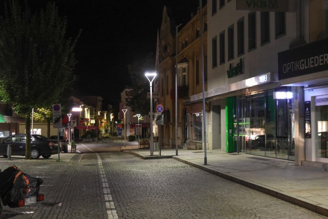 Einsatzkr�fte zu n�chtlicher Personenrettung im Zentrum von Kirchdorf an der Krems alarmiert