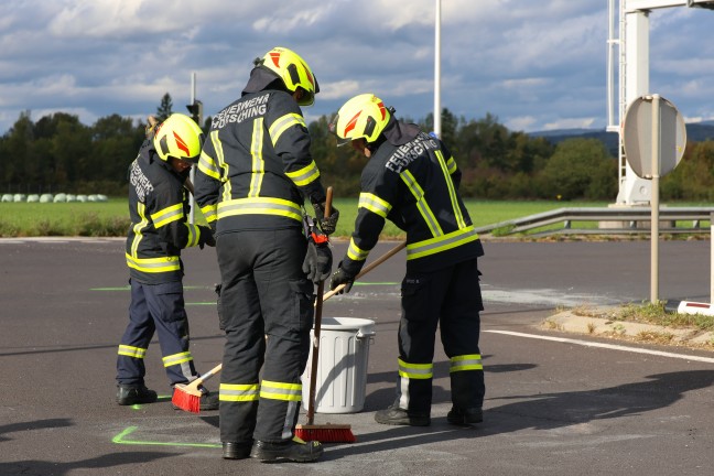 Auto �berschlagen: Schwerer Kreuzungscrash auf Wiener Stra�e in H�rsching beziehungsweise Traun