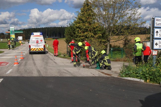 Kreuzungscrash zweier PKW in Steinerkirchen an der Traun endet glimpflich