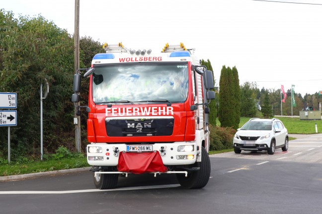 Kreuzungscrash zweier PKW in Steinerkirchen an der Traun endet glimpflich