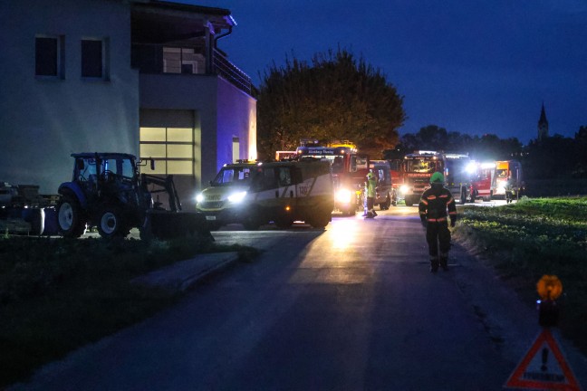 Personenrettung: PKW-Lenker in Kirchberg-Thening in Garage in einem Auto eingeschlossen