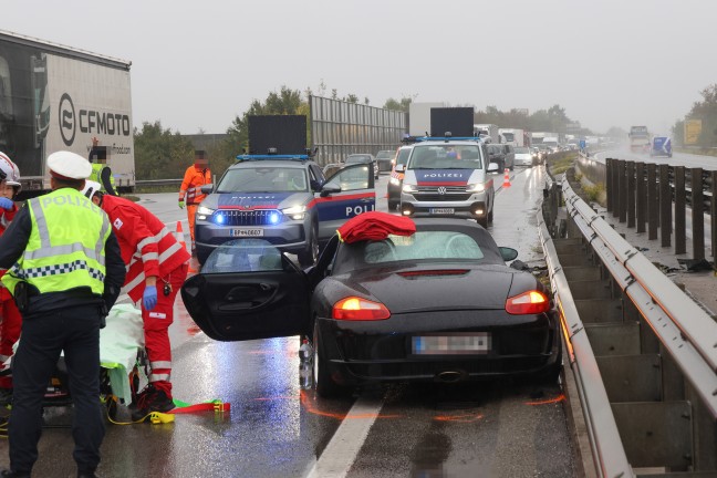 Personenrettung nach schwerem Verkehrsunfall auf Welser Autobahn bei Wels-Puchberg