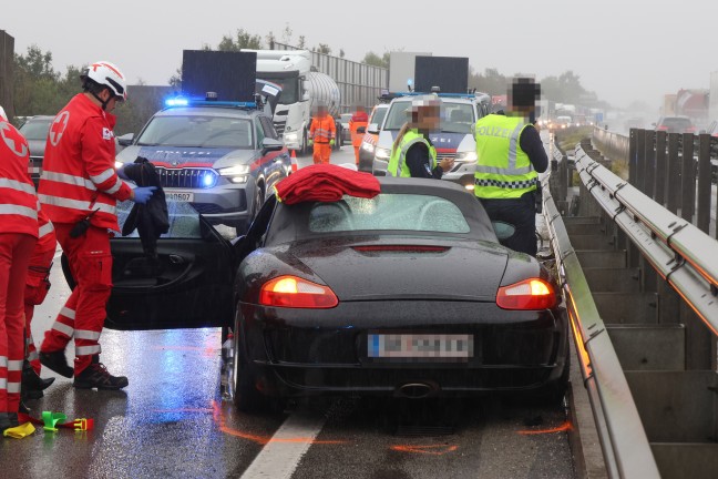 Personenrettung nach schwerem Verkehrsunfall auf Welser Autobahn bei Wels-Puchberg