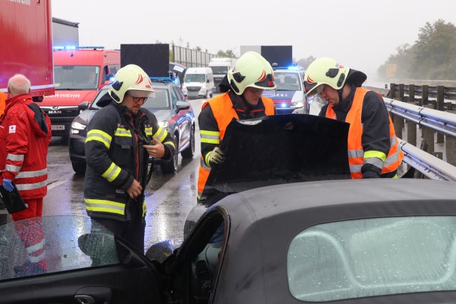 Personenrettung nach schwerem Verkehrsunfall auf Welser Autobahn bei Wels-Puchberg