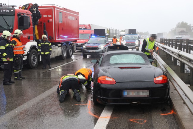Personenrettung nach schwerem Verkehrsunfall auf Welser Autobahn bei Wels-Puchberg