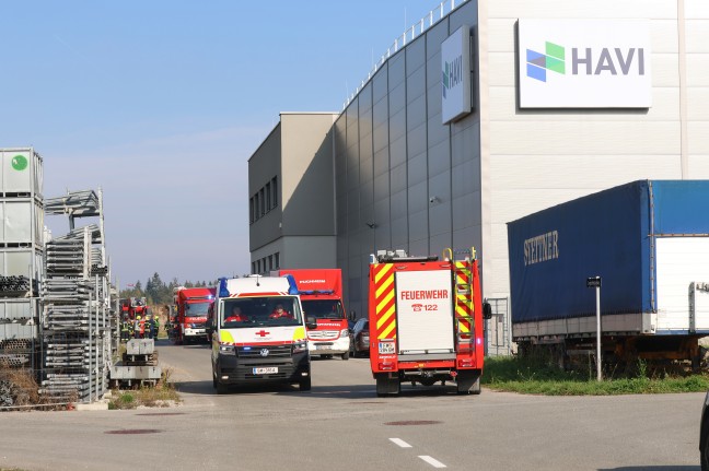 Gefahrstoffeinsatz nach Ammoniakaustritt bei einem Logistikunternehmen in Vorchdorf