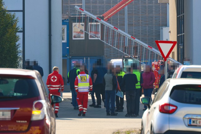 Gefahrstoffeinsatz nach Ammoniakaustritt bei einem Logistikunternehmen in Vorchdorf