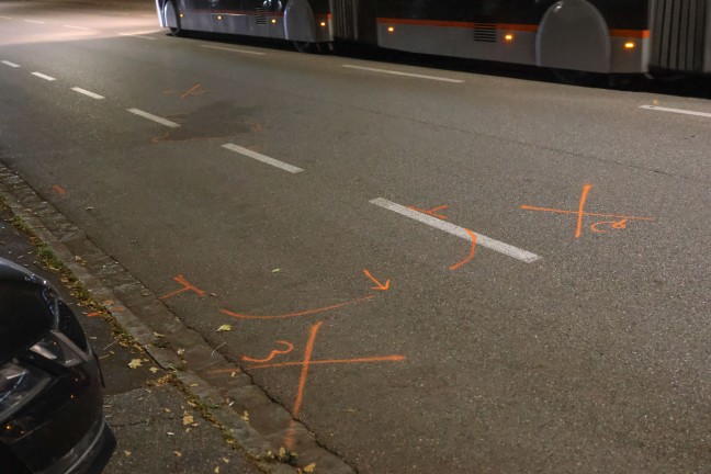T�dlicher Unfall: Radfahrer (18) erlag nach Crash gegen PKW in Linz im Klinikum seinen Verletzungen