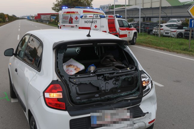 Drei Verletzte bei schwerem Auffahrunfall auf Wiener Stra�e in Wels-Schafwiesen