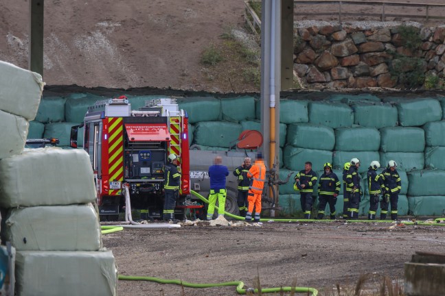 Vier Feuerwehren bei Brand auf einer Reststoffdeponie in Asten im Einsatz