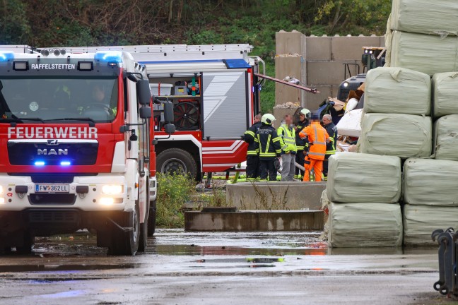Vier Feuerwehren bei Brand auf einer Reststoffdeponie in Asten im Einsatz