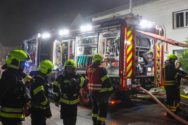 Kellerbrand: Vier Feuerwehren bei Brand in einem Wohnhaus in Ansfelden im Einsatz
