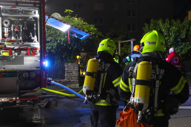 Kellerbrand: Vier Feuerwehren bei Brand in einem Wohnhaus in Ansfelden im Einsatz