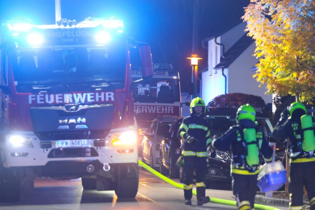 Kellerbrand: Vier Feuerwehren bei Brand in einem Wohnhaus in Ansfelden im Einsatz