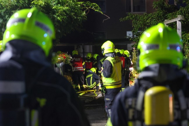 Kellerbrand: Vier Feuerwehren bei Brand in einem Wohnhaus in Ansfelden im Einsatz