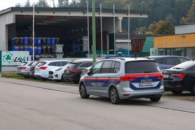 Brand eines Containers bei einem Abfallentsorgungsunternehmen in Wels-Pernau