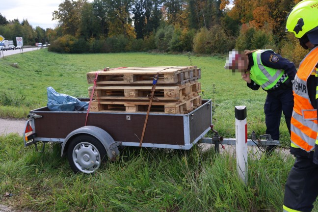 Schwerer Verkehrsunfall im Kreuzungsbereich der Pyhrnpass Stra�e in Thalheim bei Wels