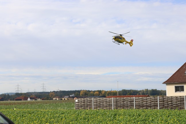 Notarzthubschrauber nach internem Notfall in Edt bei Lambach im Einsatz