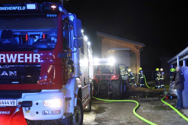 Drei Feuerwehren bei Brand eines Hackschnitzelbunkers in Sch�rfling am Attersee im Einsatz