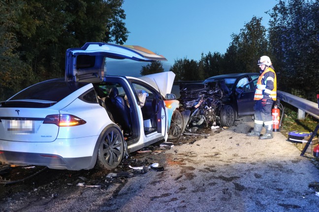 Frontalcrash zweier Fahrzeuge bei Allhaming fordert drei Verletzte