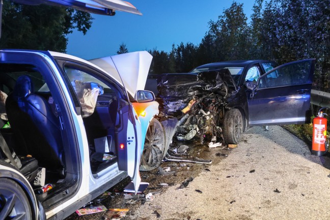Frontalcrash zweier Fahrzeuge bei Allhaming fordert drei Verletzte