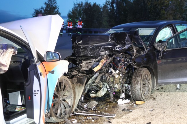 Frontalcrash zweier Fahrzeuge bei Allhaming fordert drei Verletzte