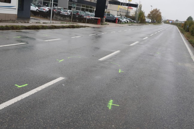 T�dlicher Verkehrsunfall: Geisterfahrer (39) starb bei Crash dreier PKW in Wels-Schafwiesen